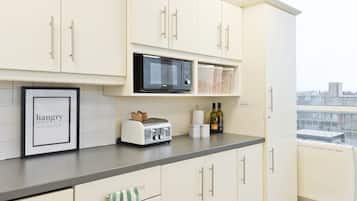 Dormitório compartilhado, em dormitório misto (Sleep 6 ) | Cozinha compartilhada | Refrigerador em uma área comum, micro-ondas em uma área comum