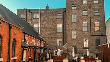 Ubetjent parkering (EUR 12.00 per dag)