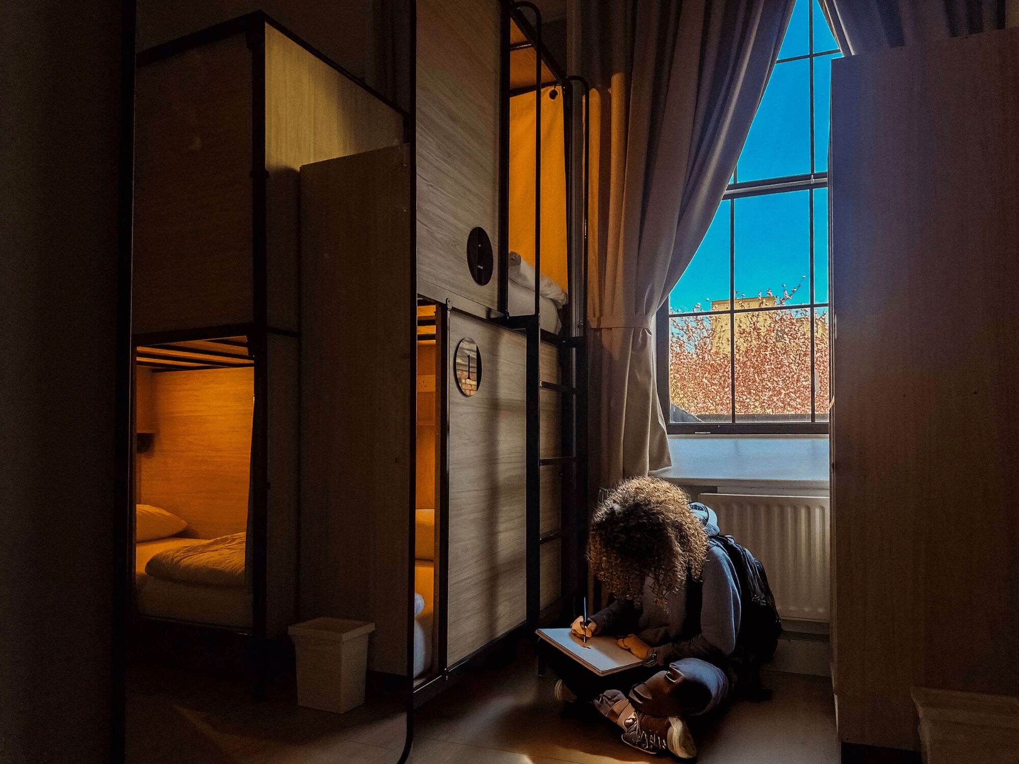 Dormitorio compartido estándar, solo para mujeres, baño privado (Sleep 6) | Caja fuerte, wifi gratis, ropa de cama