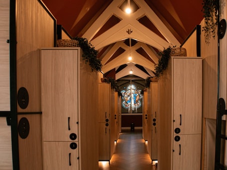 Dormitorio compartido exclusivo, dormitorio mixto (Sleep 18) | Caja fuerte, wifi gratis, ropa de cama. Gardiner House Hostel