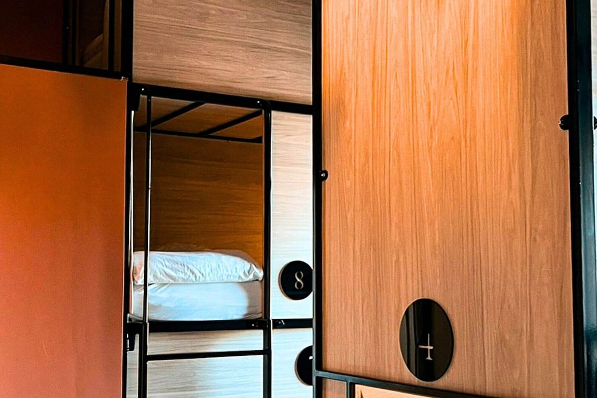 Dormitório compartilhado standard, em dormitório misto (Sleep 12) | Cofres nos quartos, Wi-Fi de cortesia, roupa de cama