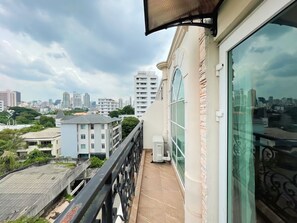 Executive 2 Bedrooms Suite | Balcony view
