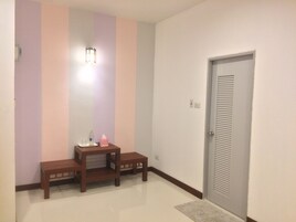 Modern Room | Room amenity