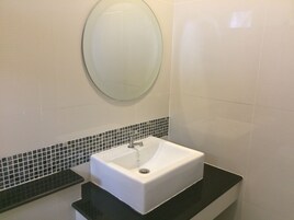 Modern Room | Bathroom | Shower, free toiletries, towels