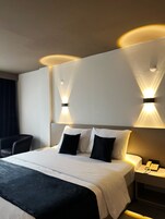 Habitación Deluxe doble, 1 habitación, vistas al mar | Sábanas de algodón egipcio, ropa de cama de alta calidad, minibar
