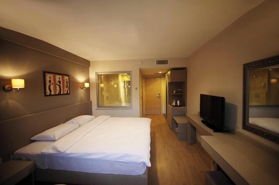Standard Double Room, Garden View | Egyptian cotton sheets, premium bedding, minibar, in-room safe