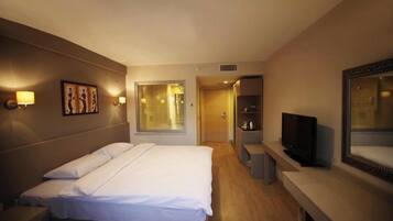 Egyptian cotton sheets, premium bedding, minibar, in-room safe