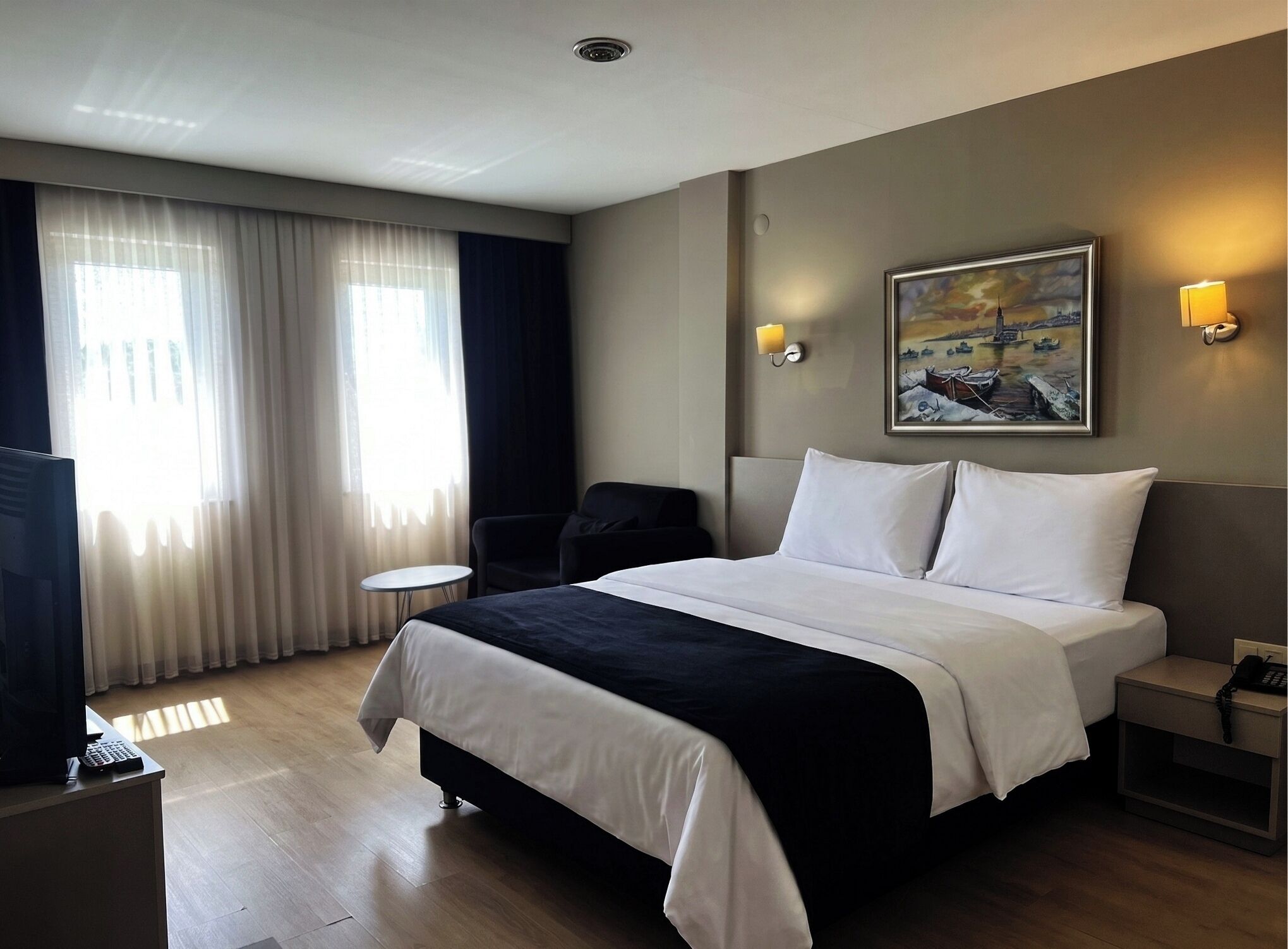 Executive Suite | Egyptian cotton sheets, premium bedding, minibar, in-room safe
