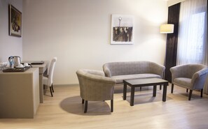 Executive-Suite | Wohnbereich | LCD-Fernseher