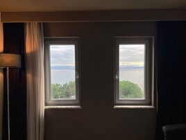 Sábanas de algodón egipcio, ropa de cama de alta calidad y minibar 