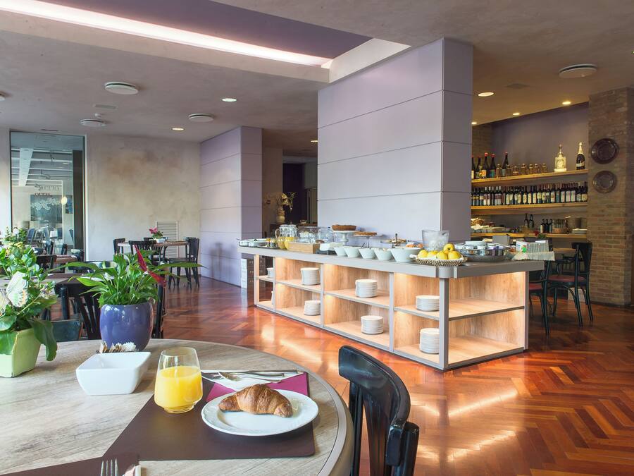 Bao gồm bữa sáng buffet hàng ngày