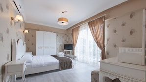 A hotel room with a bed, a desk, a television, and a wardrobe. - Room Room Boutique Hotel (Sapanca)