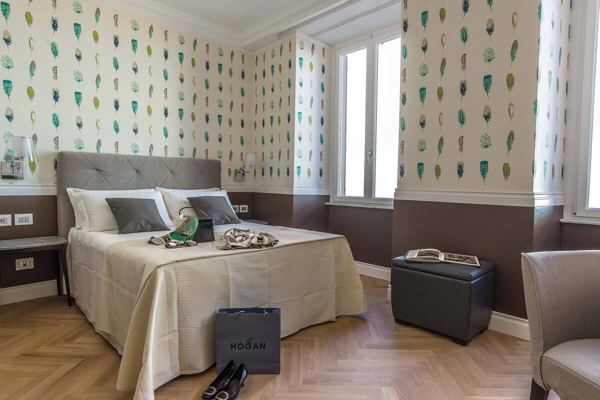 Classic Double Room Single Use | In-room safe, desk, blackout drapes, soundproofing