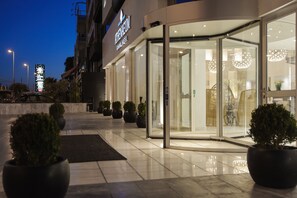 Property entrance - Athenaeum Grand Hotel (Kallithea)