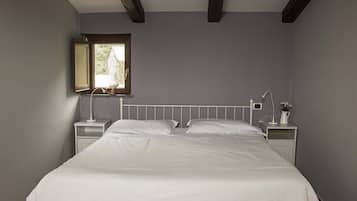 Cots/infant beds, free WiFi