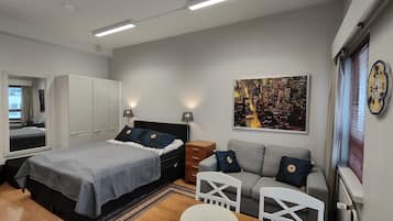 City-Studiosuite, 1 Queen-Bett | Individuell dekoriert, individuell eingerichtet, Schreibtisch
