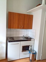 城市开间套房, 1 张大床 | 私人厨房 | 冰箱、微波炉、炉灶、茶具/咖啡用具