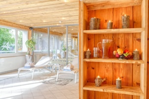 Un sauna, aromaterapia, masajes con piedras calientes