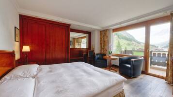 Doppelzimmer, Bergblick | Allergikerbettwaren, Zimmersafe, Schreibtisch, schallisolierte Zimmer