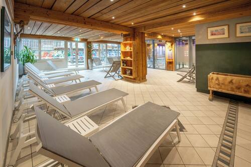 Indoor pool, pool loungers