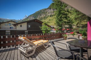 Hypo-allergenic bedding, in-room safe, desk, soundproofing - Arca Aparthotel & Spa (Zermatt)