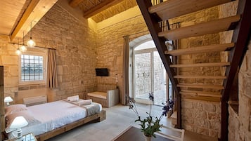Premium Studio | Premium bedding, minibar, in-room safe, soundproofing
