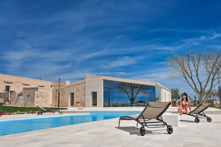 Outdoor pool, sun loungers