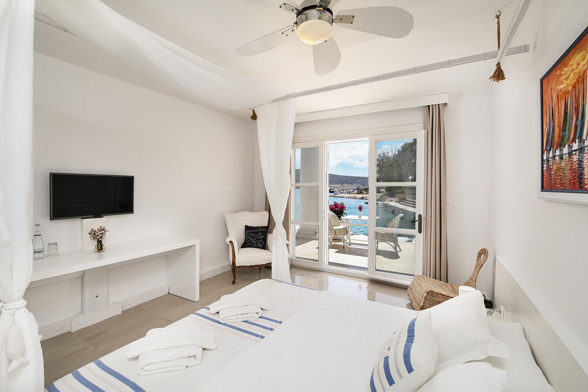 deluxe double room, sea view | 2 bedrooms, minibar, in-room safe, desk