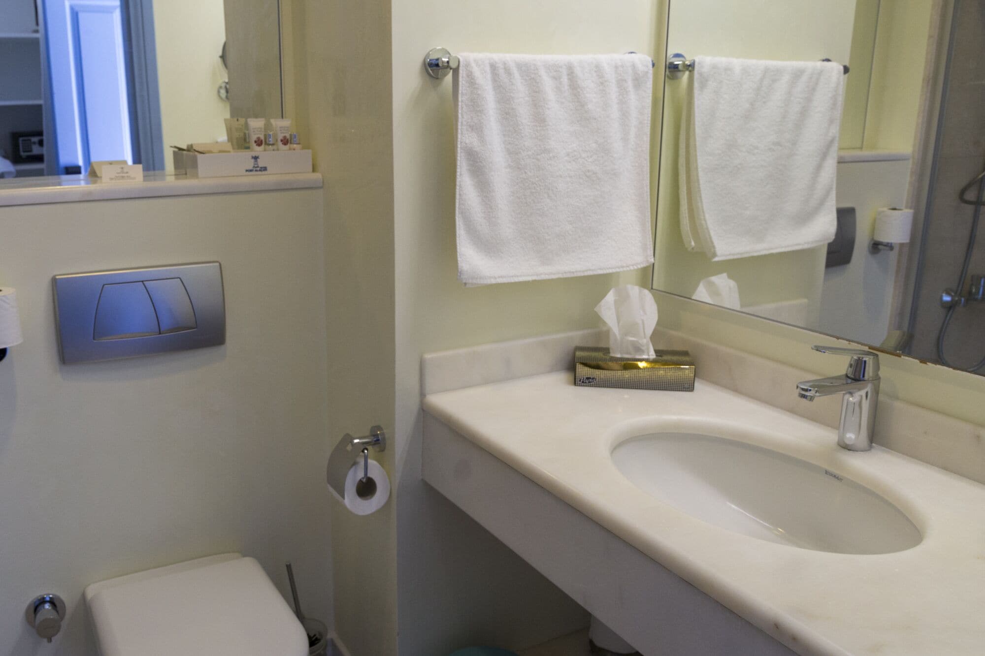 shower, rainfall showerhead, free toiletries, hair dryer