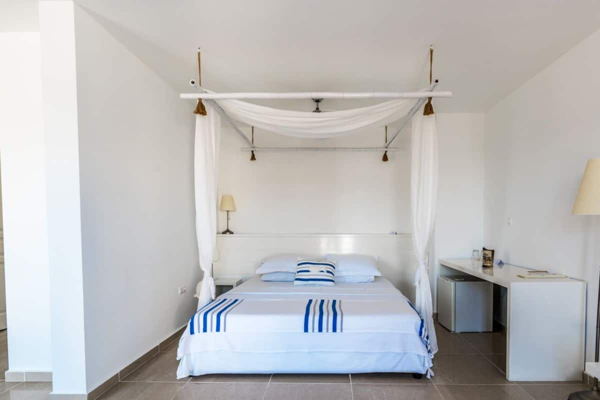 Deluxe Studio | 2 bedrooms, minibar, in-room safe, desk