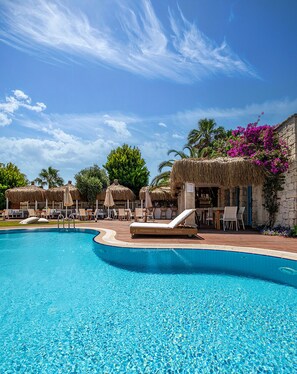 Habitación estándar doble, vistas a la piscina | Exterior