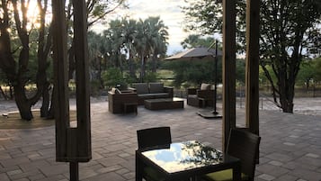 Suite, 1 cama Queen size | Terraza o patio