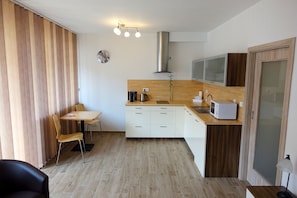 Suite estudio | Cocineta privada | Refrigerador, microondas, parrilla de estufa y cafetera de espresso 