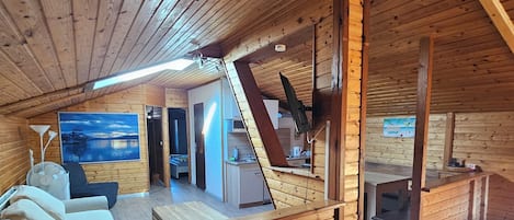 Appartement supérieur | Aire de séjour | Téléviseur