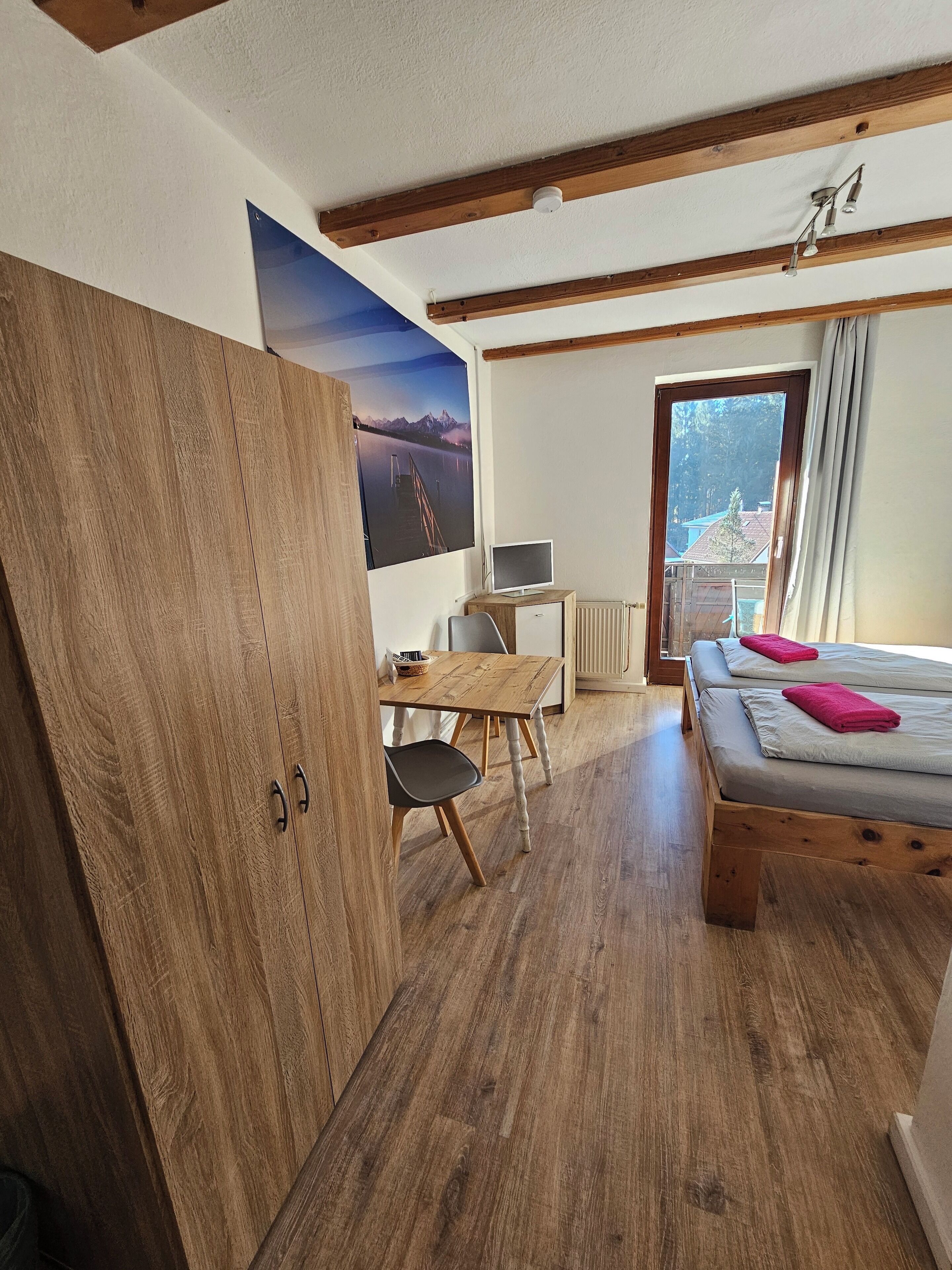 double room | desk, free wifi, bed sheets