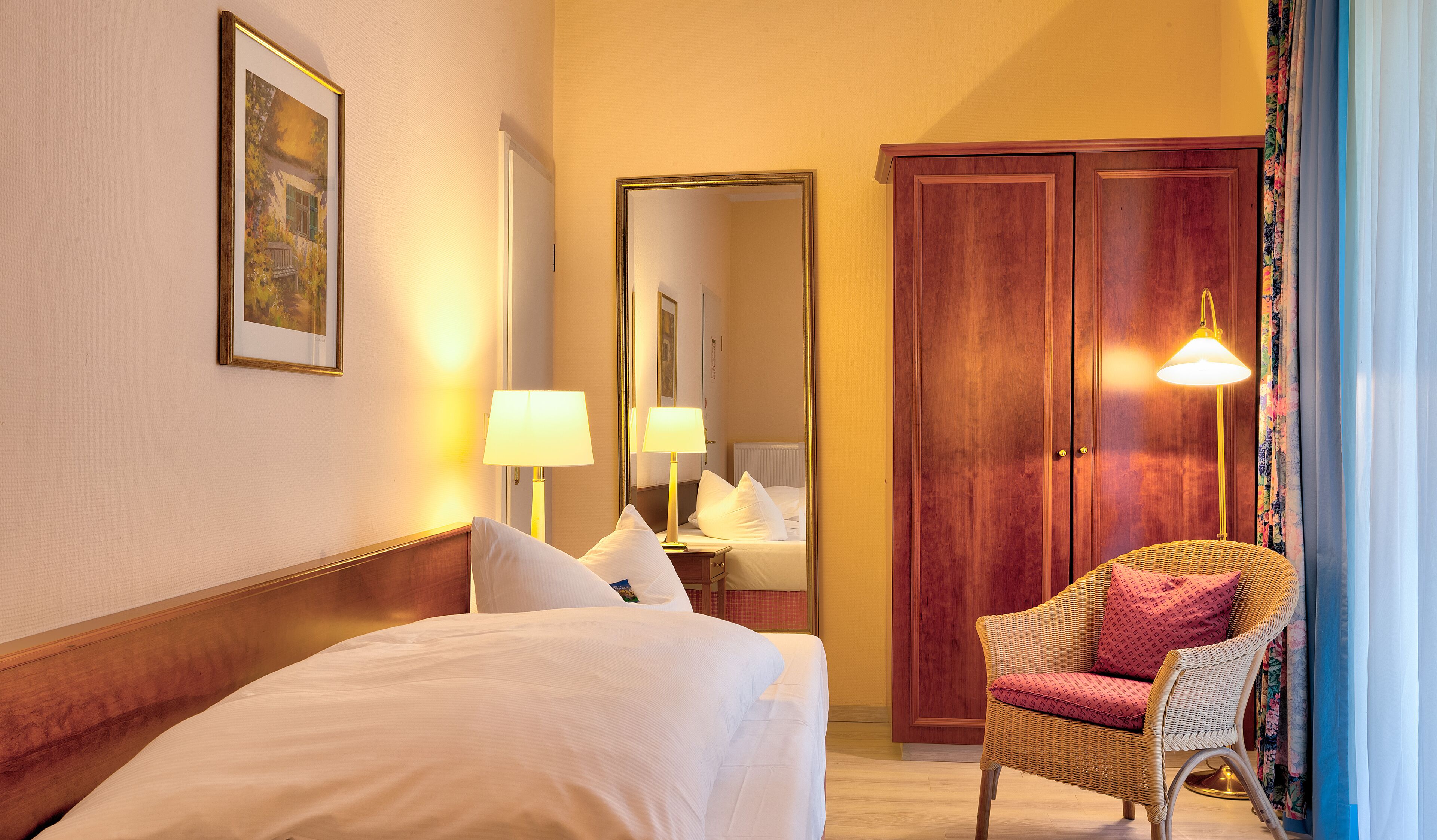 economy room*** (dependance haus schorfheide) single use, annex building | 1 bedroom, desk, free wifi, bed sheets