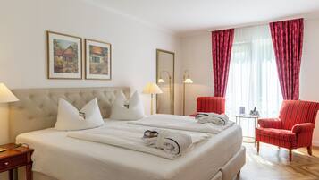 Escritorio, wifi gratis y ropa de cama