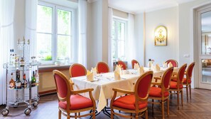 Breakfast, lunch, dinner served; Regional cuisine - Hotel Döllnsee-Schorfheide (Templin)