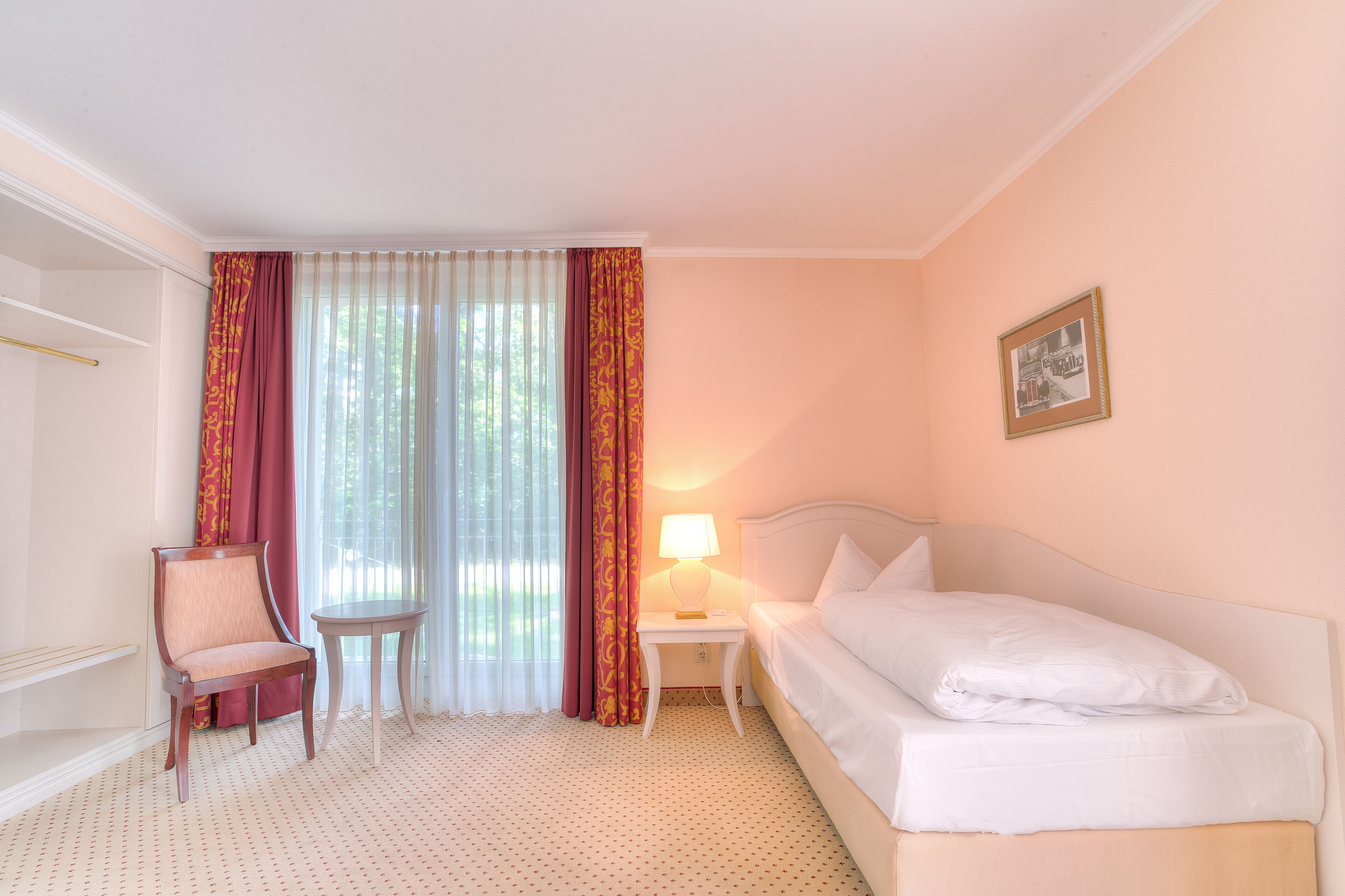 Economy Room*** (Dependance Haus Schorfheide) single use, Annex Building | Living room | Flat-screen TV