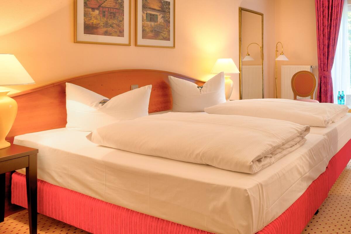 1 bedroom, desk, free wifi, bed sheets