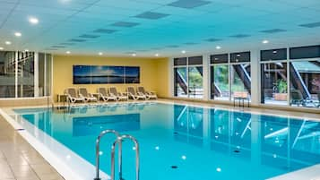 Indoor pool, pool loungers