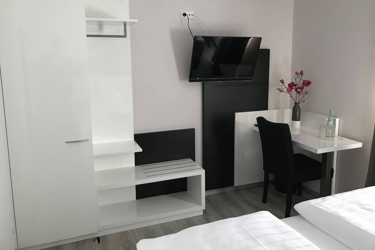 Small Double Room | Caja fuerte, cunas gratuitas, wifi gratis y ropa de cama