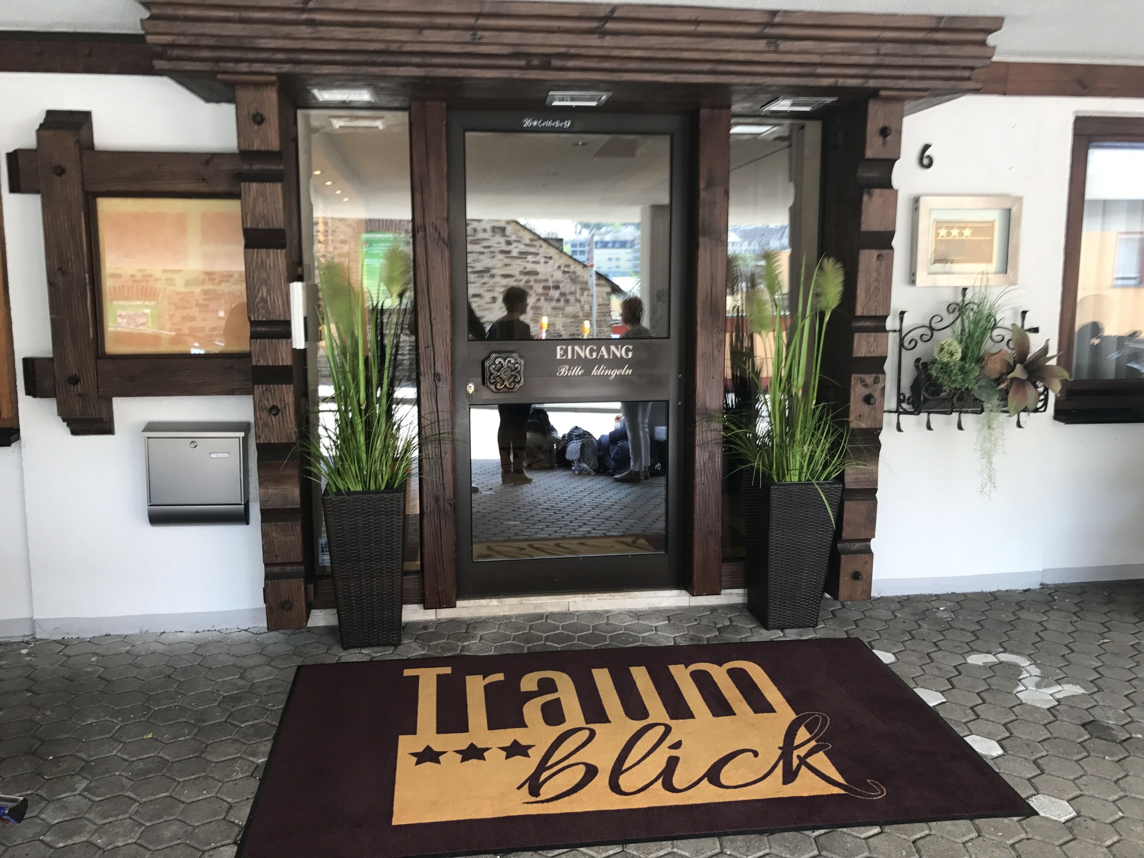 숙박 시설 입구