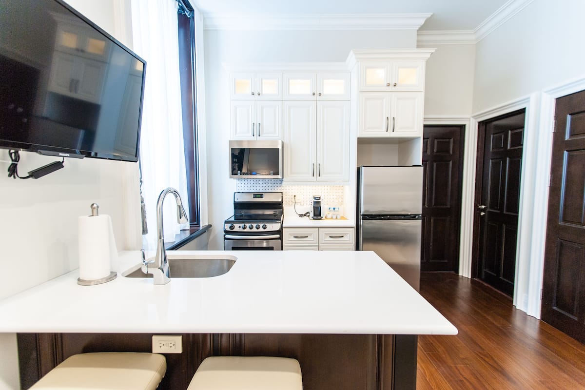 studio, 1 queen bed | private kitchen | fridge, coffee/tea maker