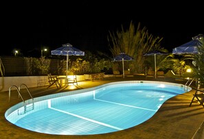 Outdoor pool, pool umbrellas, sun loungers