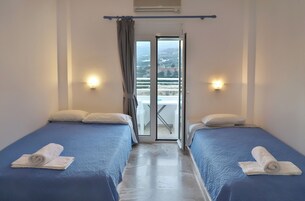 Sistema de insonorización y tabla de planchar con plancha 