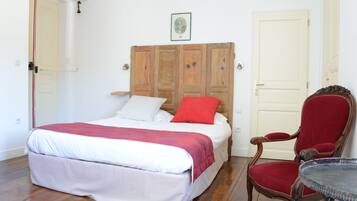 Room (Arrighi de Casanova) | Iron/ironing board, free WiFi, bed sheets