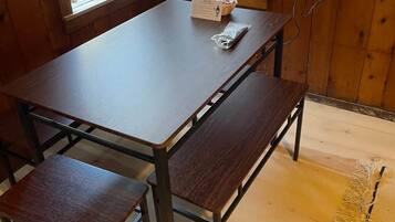 Cabana básico, várias camas, para não fumantes, cozinha | Opções para refeição no quarto