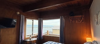 Curley's Resort & Dive Center