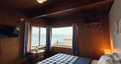 Curley's Resort & Dive Center